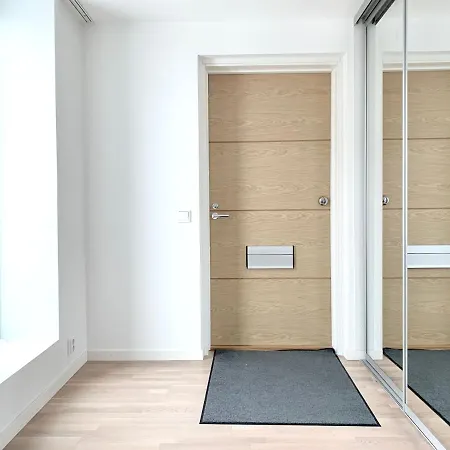 Finland Big Luxury - Spacious With Own Sauna, One Bedroom And Furnished Balcony Next To Train Station * 坦佩雷