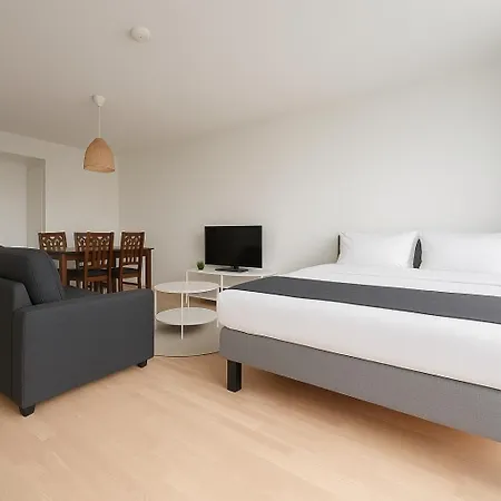 公寓 Finland Big Luxury - Spacious With Own Sauna, One Bedroom And Furnished Balcony Next To Train Station